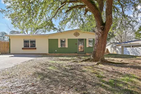 1304 Post Rd, Clinton, MS 39056