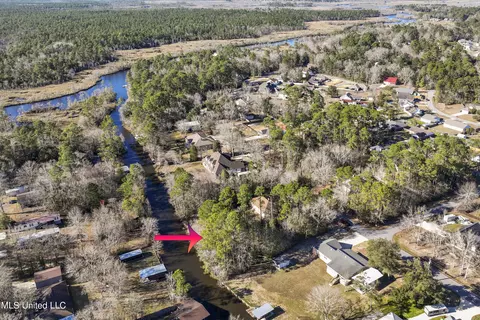 8301 Meadowdale Dr, Gautier, MS 39553