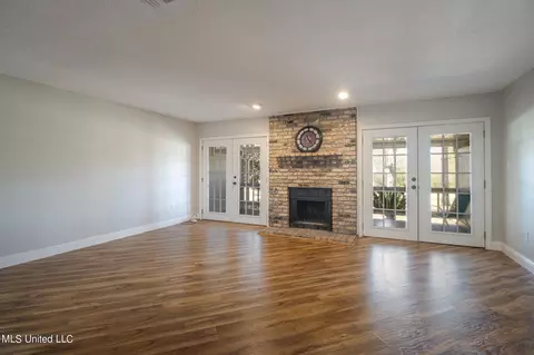 Living - 211 Highpoint Dr, Diamondhead, MS 39525 photo 2 of 2