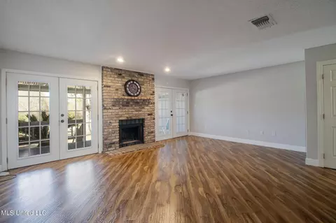 Living - 211 Highpoint Dr, Diamondhead, MS 39525 photo 1 of 2