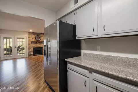 Kitchen - 211 Highpoint Dr, Diamondhead, MS 39525 photo 2 of 3
