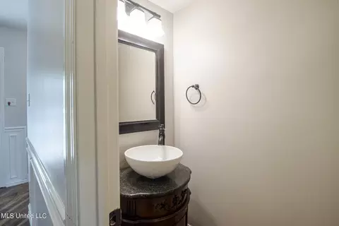 Bath - 211 Highpoint Dr, Diamondhead, MS 39525 photo 1 of 4