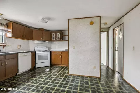 Kitchen - 23066 Hegan Dr, Saucier, MS 39574 photo 2 of 2