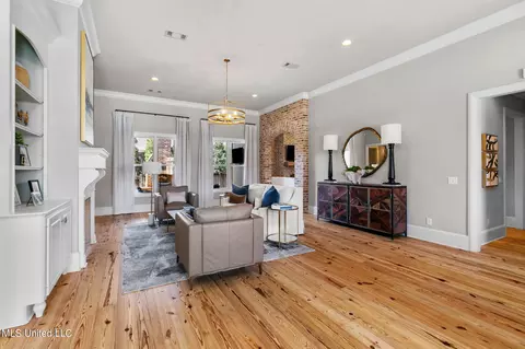 Living - 123 Vinca Dr, Madison, MS 39110 photo 2 of 6