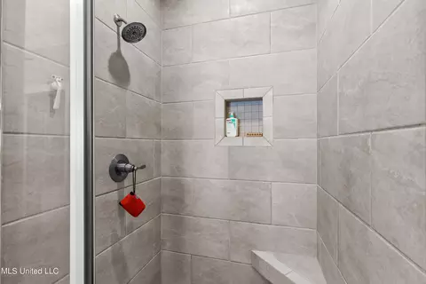 Bath - 445 Araglen Dr, Canton, MS 39046 photo 3 of 5