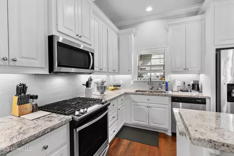 Kitchen - 445 Araglen Dr, Canton, MS 39046 photo 7 of 9