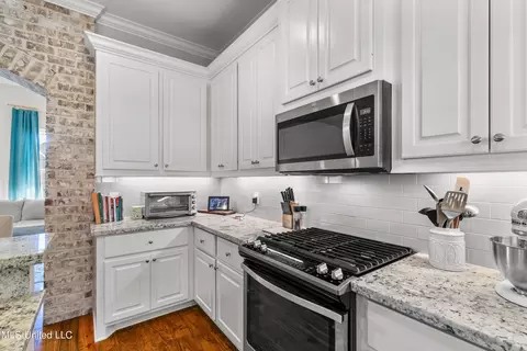 Kitchen - 445 Araglen Dr, Canton, MS 39046 photo 6 of 9