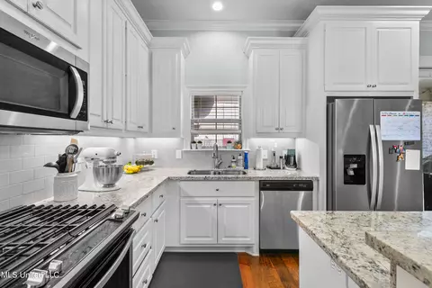 Kitchen - 445 Araglen Dr, Canton, MS 39046 photo 8 of 9