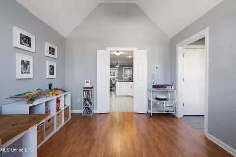 Living - 9869 Chris Dr, Olive Branch, MS 38654 photo 4 of 4