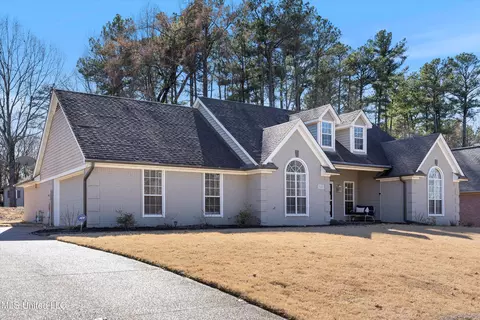 Exterior - 9869 Chris Dr, Olive Branch, MS 38654 photo 3 of 9