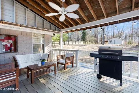 Exterior - 9869 Chris Dr, Olive Branch, MS 38654 photo 5 of 9