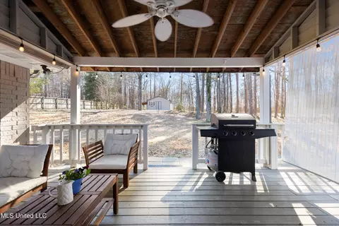 Exterior - 9869 Chris Dr, Olive Branch, MS 38654 photo 6 of 9
