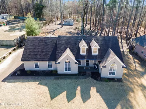 Exterior - 9869 Chris Dr, Olive Branch, MS 38654 photo 2 of 9