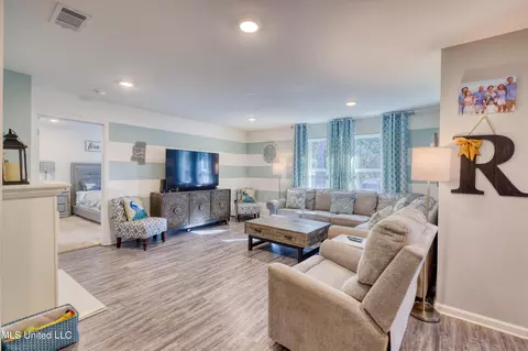 Living - 606 Verbena Dr, Long Beach, MS 39560 photo 1 of 4