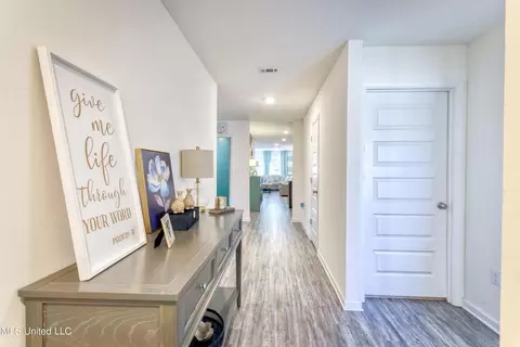 Entry Way - 606 Verbena Dr, Long Beach, MS 39560 photo 2 of 2