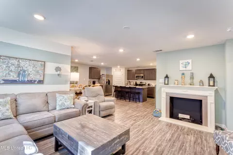 Living - 606 Verbena Dr, Long Beach, MS 39560 photo 3 of 4