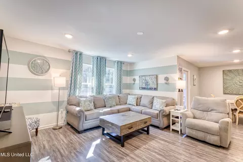 Living - 606 Verbena Dr, Long Beach, MS 39560 photo 2 of 4