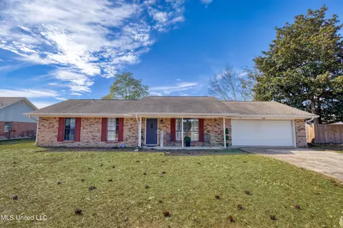 6409 J F Douglas Dr, Ocean Springs, MS 39564