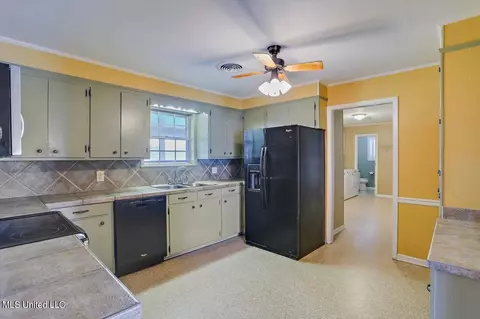 Kitchen - 2285 E Highway 16 Hwy, Carthage, MS 39051 photo 3 of 3