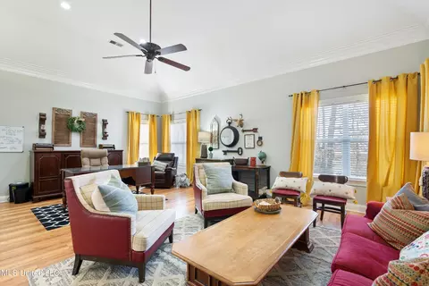 Living - 1708 Roberts Cv, Hernando, MS 38632 photo 4 of 4