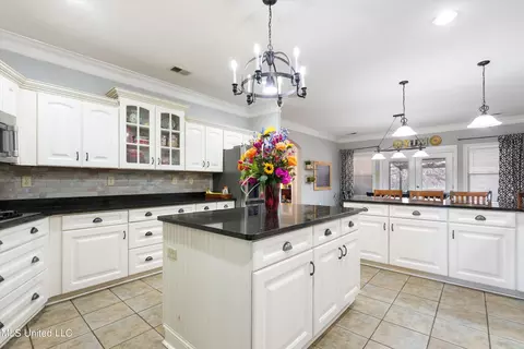 Kitchen - 1708 Roberts Cv, Hernando, MS 38632 photo 2 of 5
