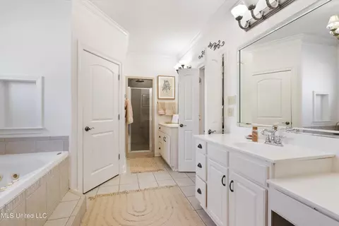 Bath - 1708 Roberts Cv, Hernando, MS 38632 photo 1 of 6