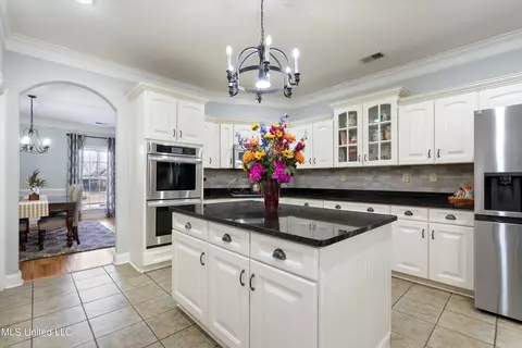 Kitchen - 1708 Roberts Cv, Hernando, MS 38632 photo 3 of 5