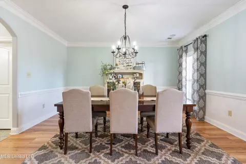 Dining - 1708 Roberts Cv, Hernando, MS 38632 photo 2 of 5