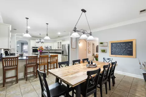 Dining - 1708 Roberts Cv, Hernando, MS 38632 photo 4 of 5