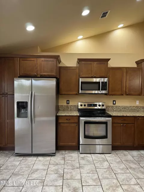 Kitchen - 19540 Rudd Dr, Saucier, MS 39574 photo 6 of 7