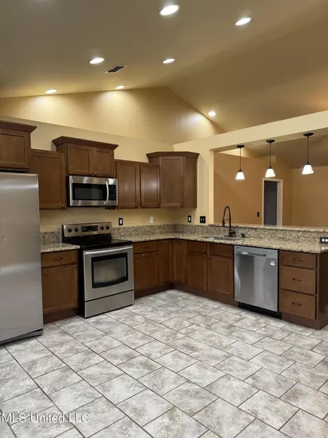 Kitchen - 19540 Rudd Dr, Saucier, MS 39574 photo 3 of 7