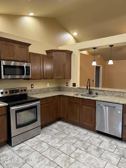 Kitchen - 19540 Rudd Dr, Saucier, MS 39574 photo 4 of 7