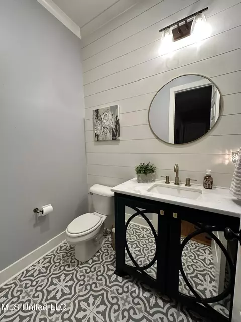 Bath - 900 Poplar Dr, Brandon, MS 39042 photo 1 of 3