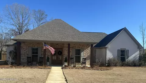 900 Poplar Dr, Brandon, MS 39042