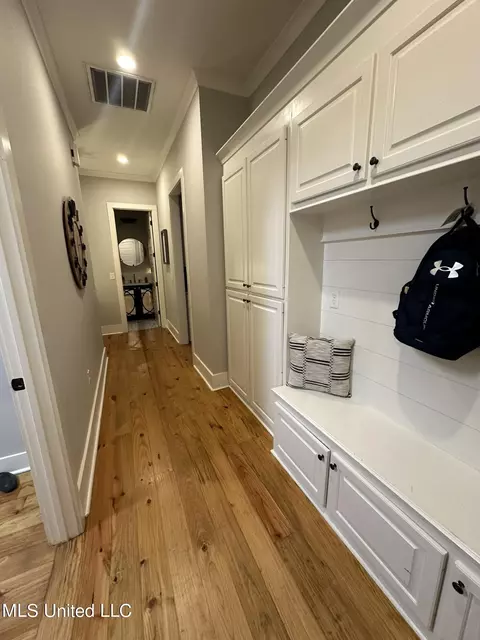 Entry Way - 900 Poplar Dr, Brandon, MS 39042 photo 2 of 4