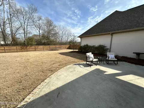 Exterior - 900 Poplar Dr, Brandon, MS 39042 photo 7 of 8