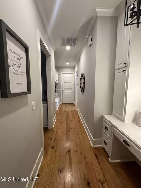 Entry Way - 900 Poplar Dr, Brandon, MS 39042 photo 4 of 4