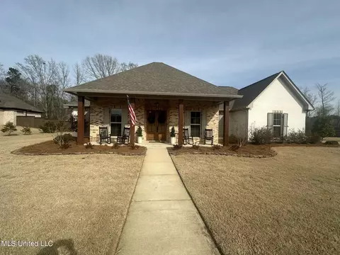 Exterior - 900 Poplar Dr, Brandon, MS 39042 photo 4 of 8