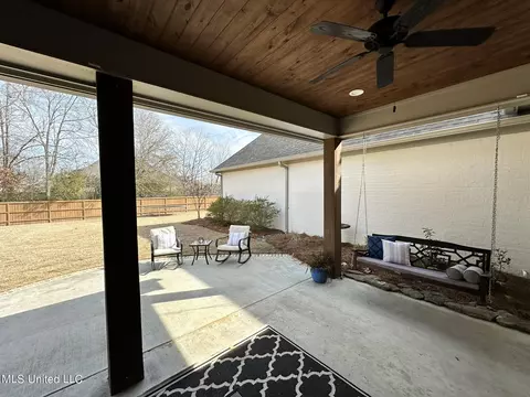 Exterior - 900 Poplar Dr, Brandon, MS 39042 photo 6 of 8