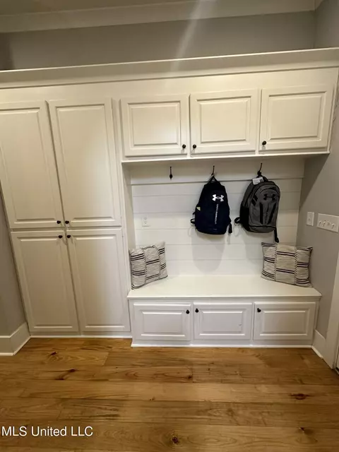 Entry Way - 900 Poplar Dr, Brandon, MS 39042 photo 3 of 4