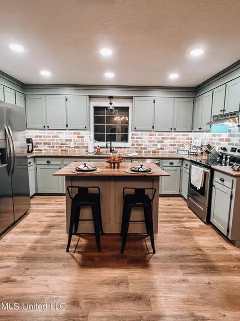 Kitchen - 8008 Tanner Williams Rd, Lucedale, MS 39452 photo 1 of 2