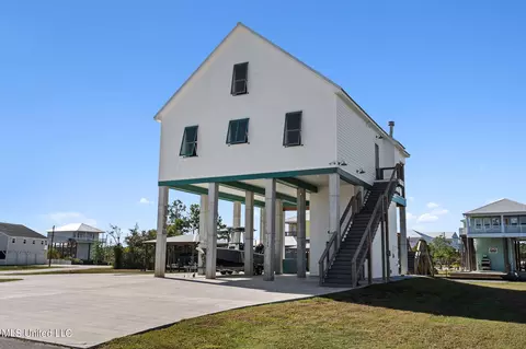 11106 Tahiti St, Bay Saint Louis, MS 39520