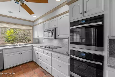 Kitchen - 12449 Springridge Rd, Terry, MS 39170 photo 4 of 7