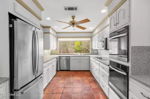Kitchen - 12449 Springridge Rd, Terry, MS 39170 photo 3 of 7