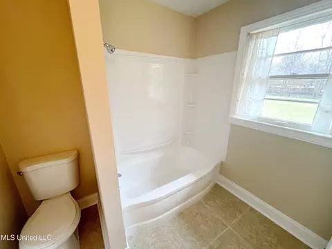 Bath - 159 Albermarle Ave, Pearl, MS 39208 photo 2 of 3