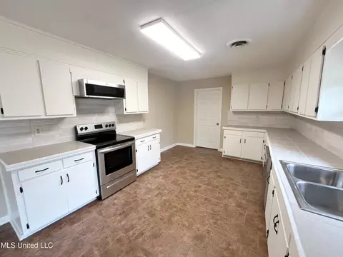 Kitchen - 159 Albermarle Ave, Pearl, MS 39208 photo 1 of 3