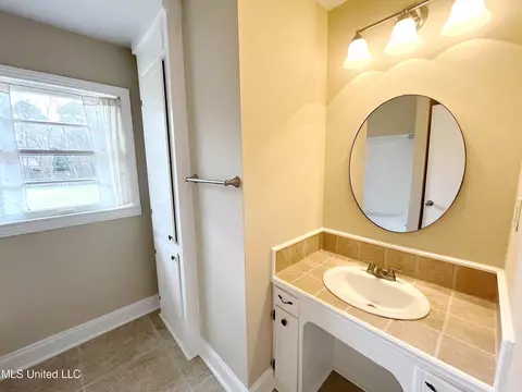 Bath - 159 Albermarle Ave, Pearl, MS 39208 photo 1 of 3