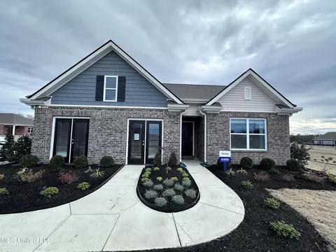 23 Thorn Tree St, Byhalia, MS 38611