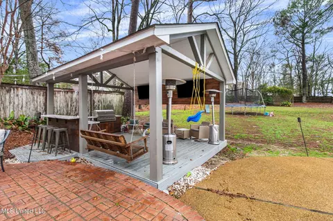 Exterior - 1805 Bellewood Rd Dr, Jackson, MS 39211 photo 10 of 16