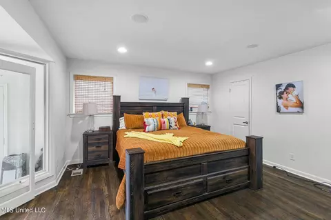 Bedroom - 1805 Bellewood Rd Dr, Jackson, MS 39211 photo 2 of 8